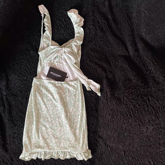 🚨SOLD🚨 PrettyLittleThing Mint Print Frill Bow Tie Dress - Picture 2 of 3